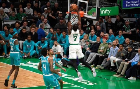 开云体育app-季前赛首战收获41分大胜！新帅为球队进攻奠定基调