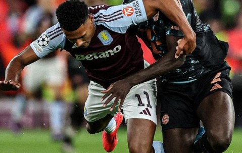 开云电子-旧恨添新仇，场均4球+的拜仁撞不开“埃梅里号大巴”