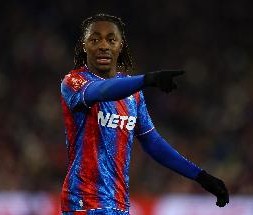 记者：预计阿森纳将与水晶宫正式商谈埃泽转会