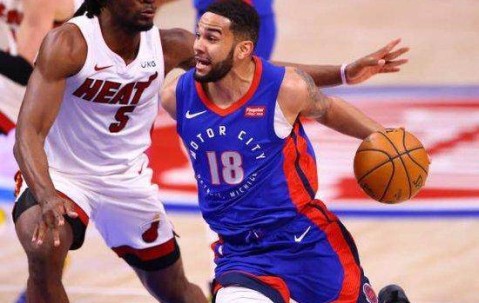 开云登录入口地址-勇士变矮人院！7后卫走湖人老路又矮又慢如何争冠？